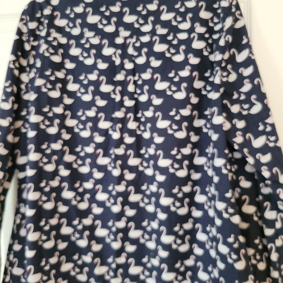 Banana Republic Womens Size XL Blue Swan Print Long Sleeve Button Up Shirt - Picture 2 of 6